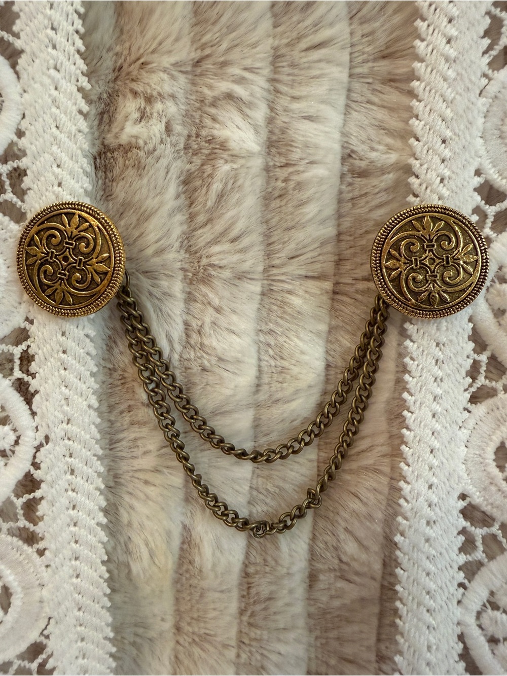 Chained Brass/Bronze-tone Sweater/Kimono/Wrap Closure Clip